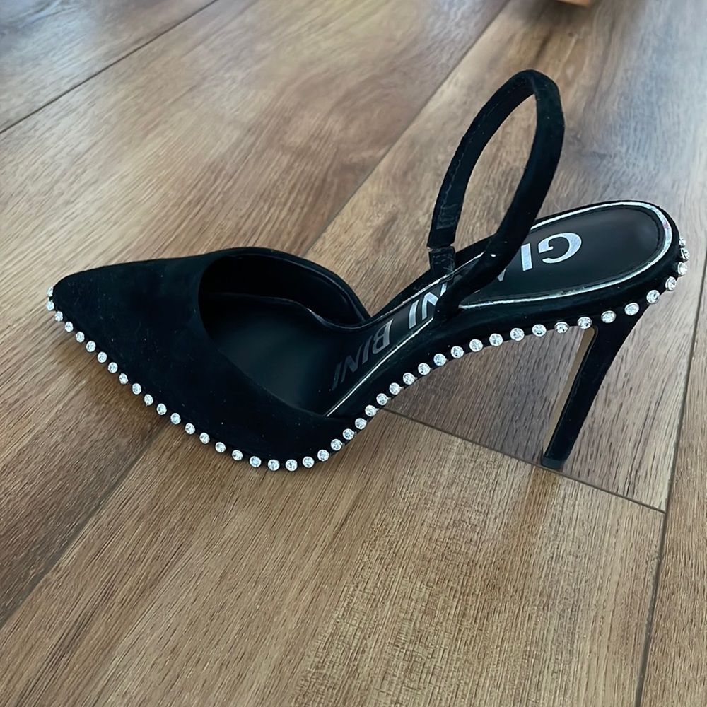 Gianni Bini 5.5 sequenced black heels NWT